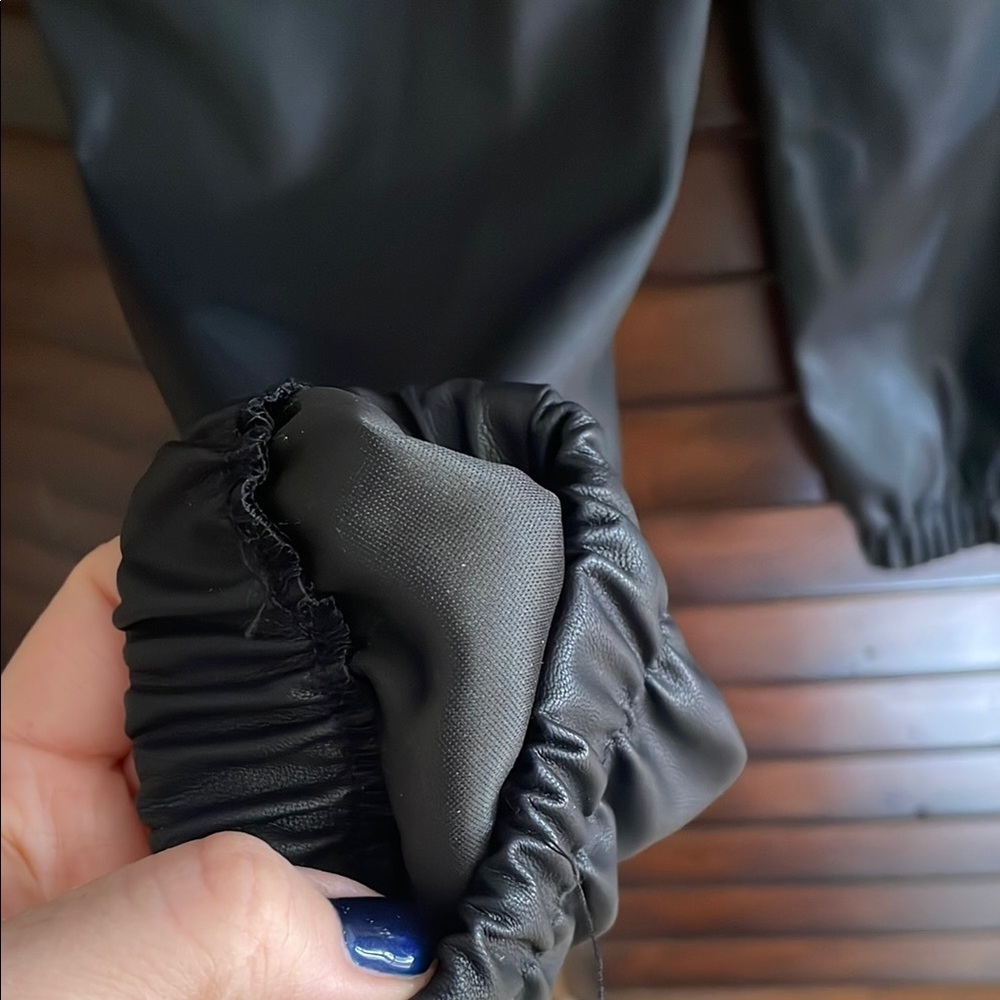 Guess NWOT Black Faux Leather Jogger Pants XS - Picture 9 of 9